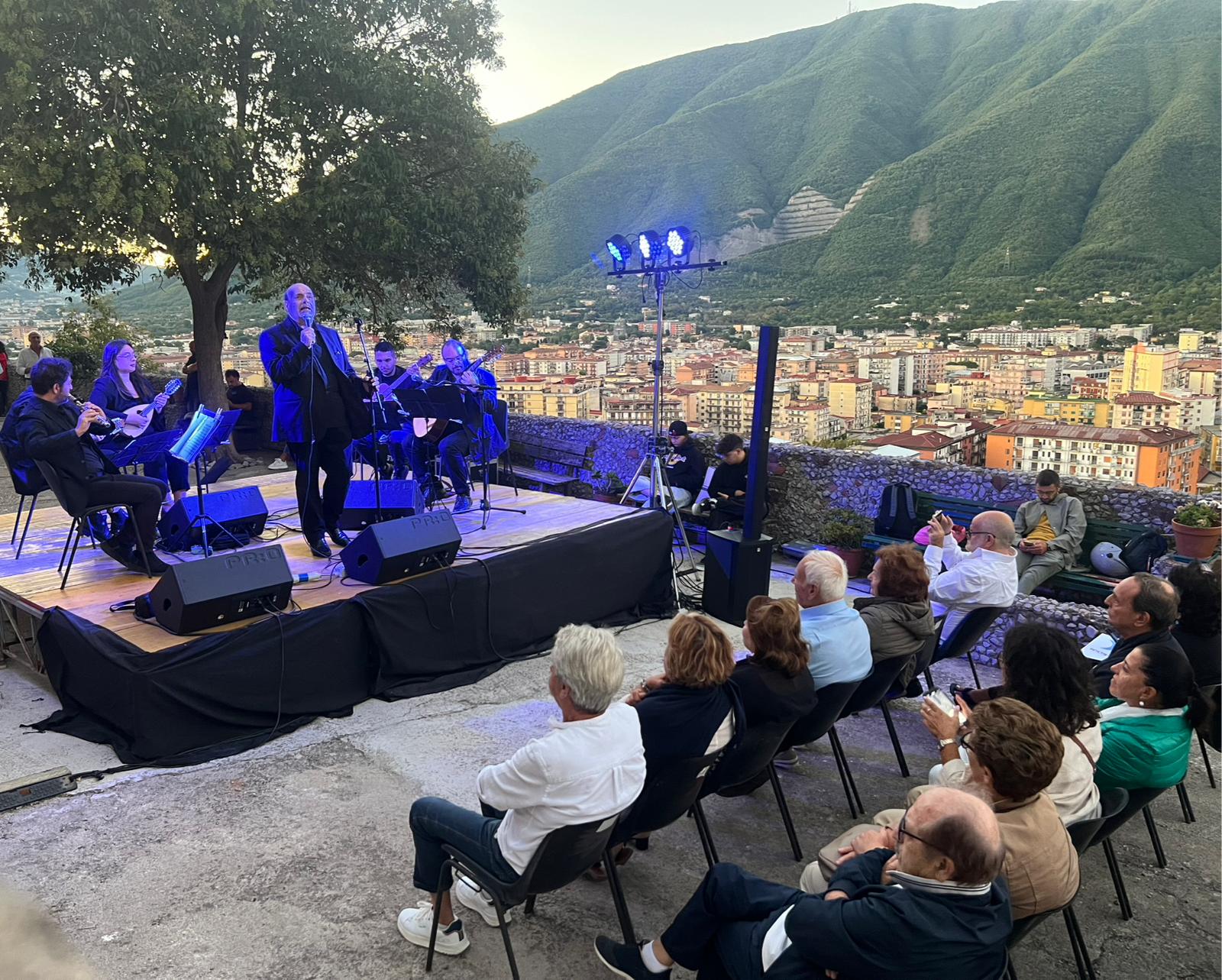Nocera Inferiore, straordinario successo per la quarta edizione del “Concerto all’alba” Nocera Inferiore, straordinario successo per la quarta edizione del “Concerto all’alba”