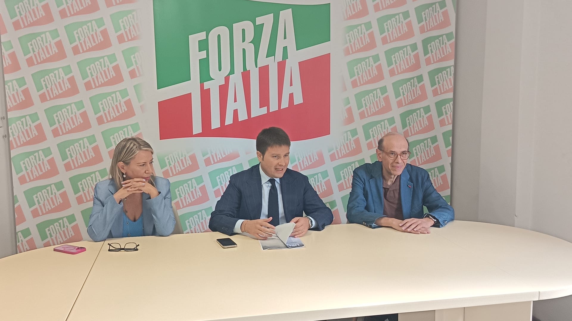 Forza Italia presenta Libertà’, la festa degli azzurri: é giallo sull’assenza degli alleati