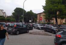 FOTO/ Inizio anno scolastico, caos viabilità: a via Cifaldi auto bloccate