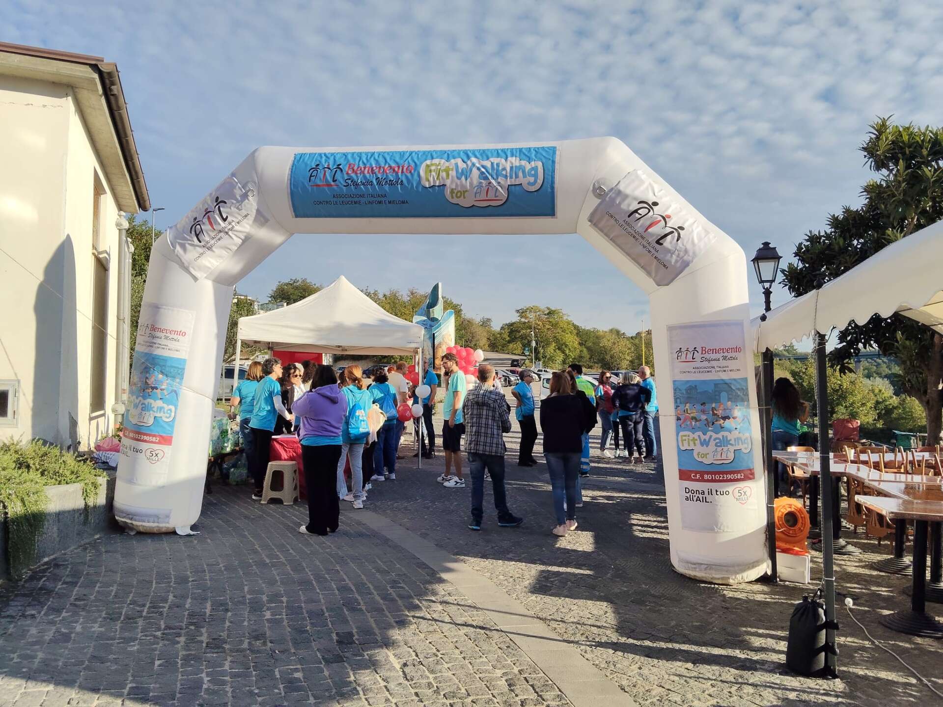 pietrelcina abbraccia la solidariet224 grande partecipazione alla fitwalking for ail 2025