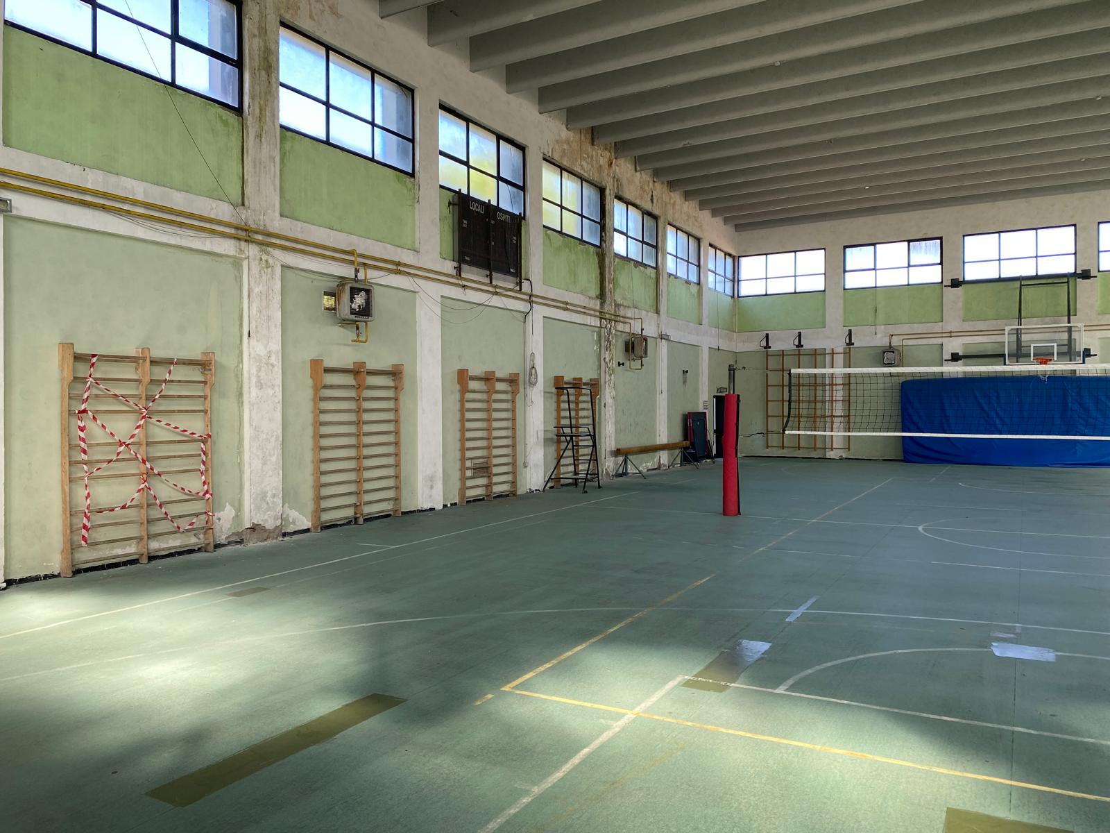 FOTO/ Scuole, al via i lavori di riqualificazione della palestra dell’Ite ‘Gallo’ di Aversa