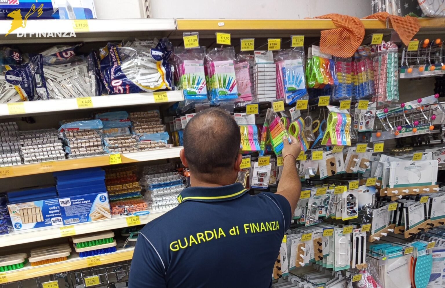 Fiamme Gialle in azione: maxi-sequestro di articoli irregolari per bambini