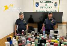 Guardia di Finanza, sequestrati 338 profumi contraffatti