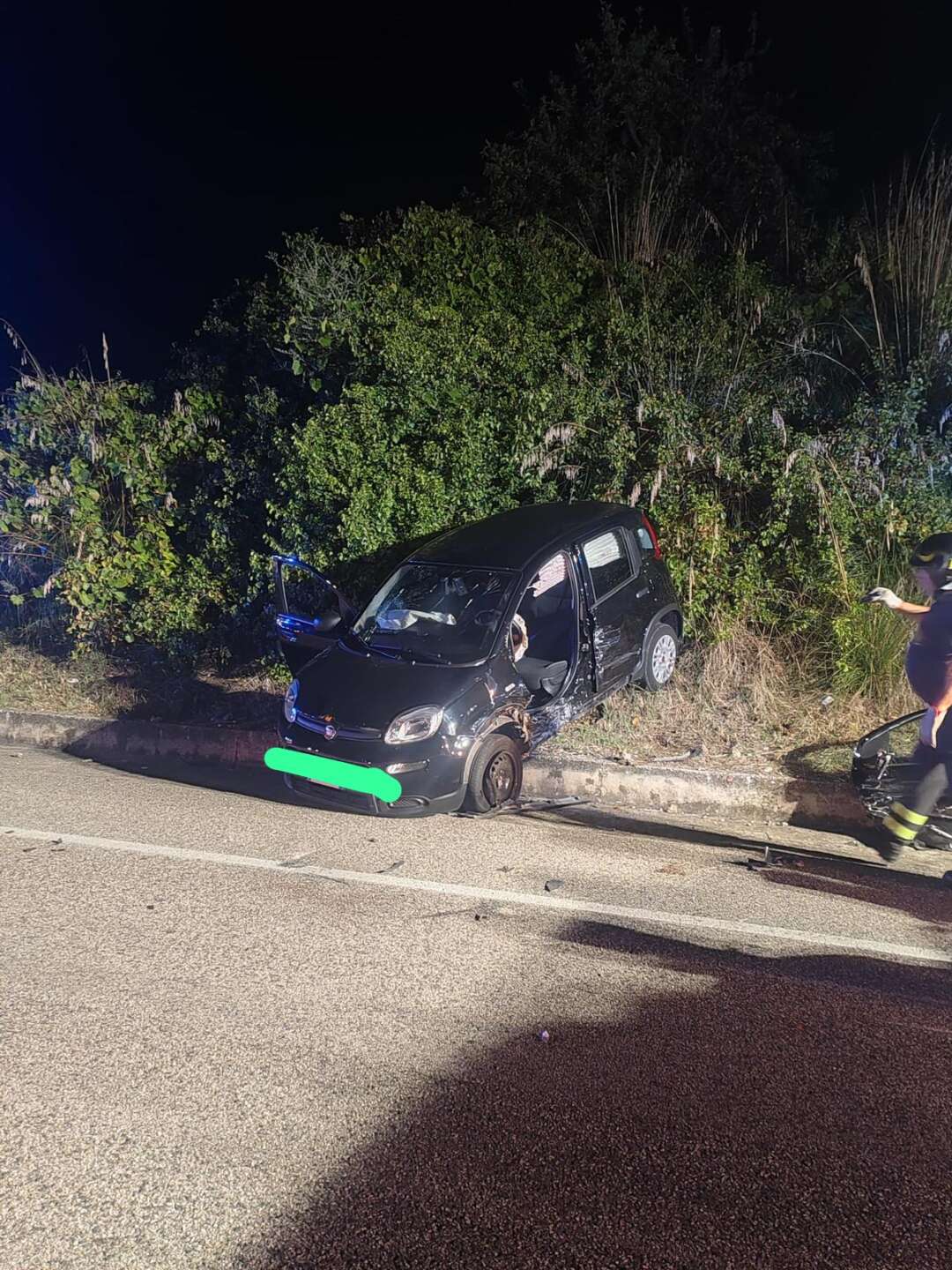 Fondovalle, grave incidente tra due auto: tre giovani feriti