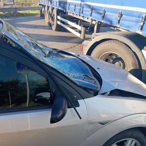 Incidente nel Telesino: auto centro in pieno un camion