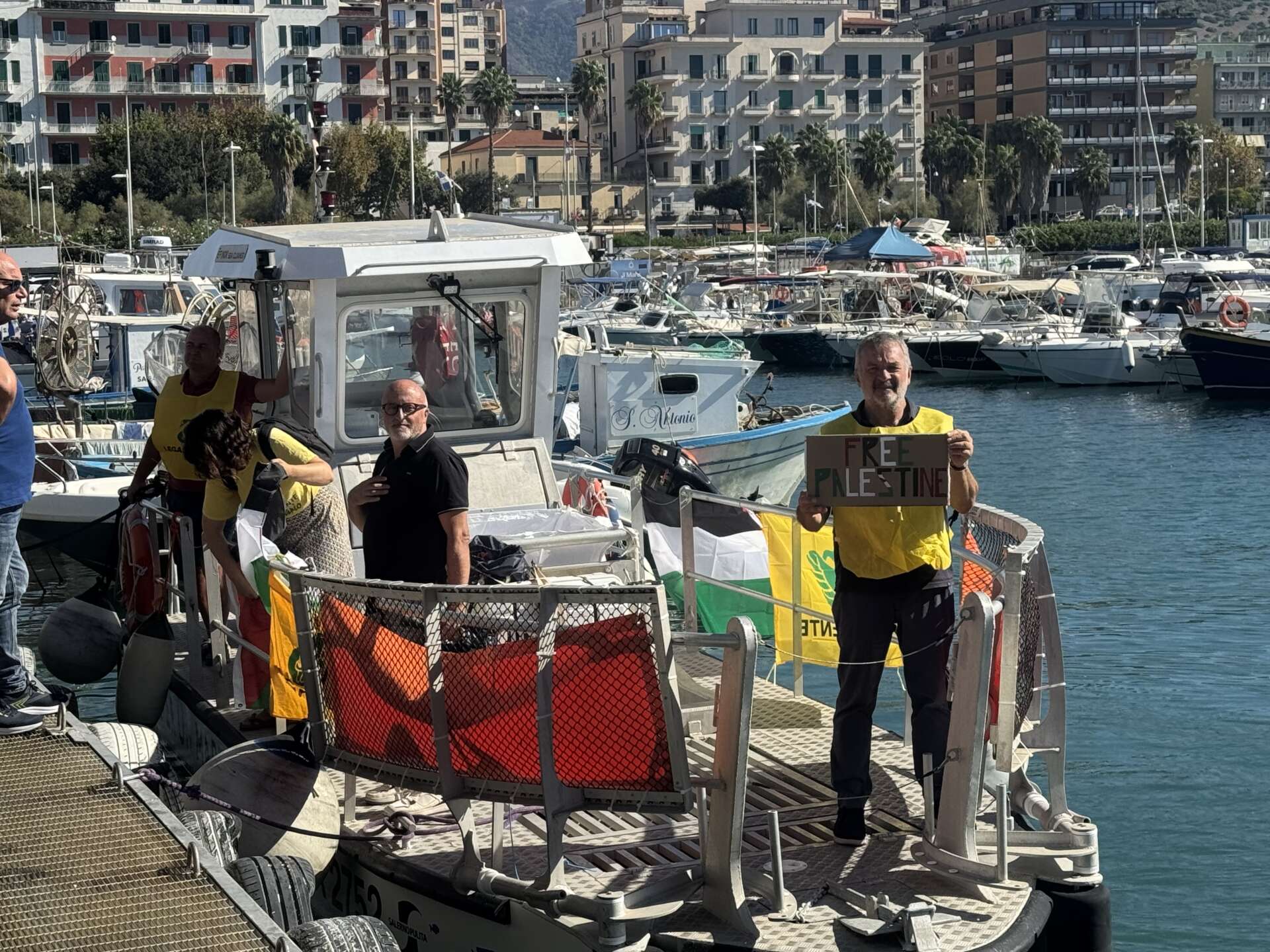 ‘Puliamo il mondo’, la campagna di Legambiente fa tappa a Salerno ‘Puliamo il mondo’, la campagna di Legambiente fa tappa a Salerno
