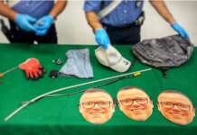 Indossa la maschera di Gigi D’Alessio per i suoi furti: ladro beccato e arrestato