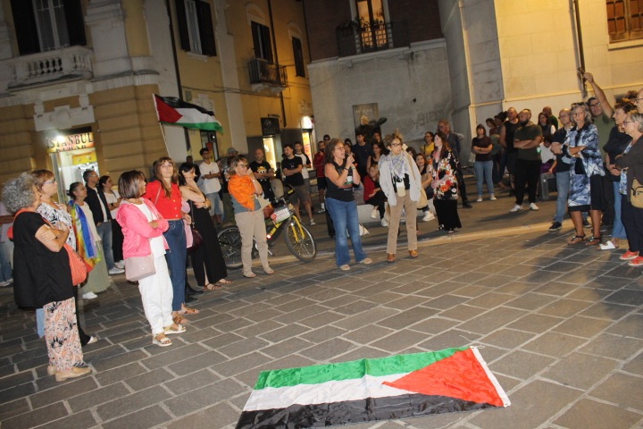 fermare il massacro a gaza mobilitazione anche a benevento per invocare la pace