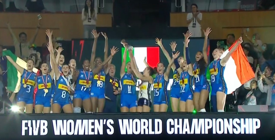Italvolley da impazzire: 3 2 alla Turchia, le ragazze di Velasco sul tetto del mondo Italvolley da impazzire: 3 2 alla Turchia, le ragazze di Velasco sul tetto del mondo