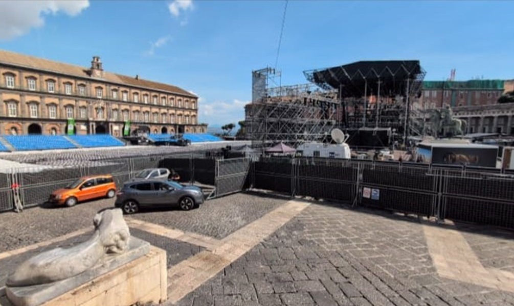Napoli, petizione contro i 15 concerti in un mese al Plebiscito: “Piazza requisita, residenti stremati”