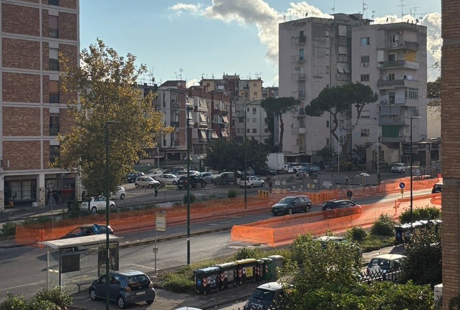 Napoli, 400 firme contro la pista ciclabile a Soccavo: “Danno a viabilità e negozi, fermate il cantiere”