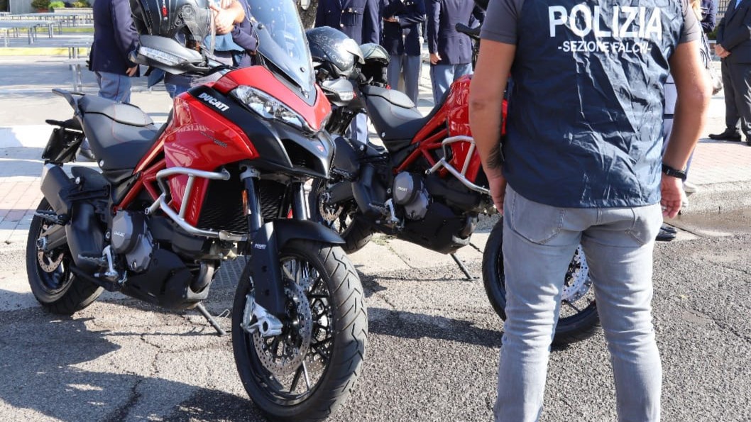 falchi della squadra mobile arrestano 47enne per spaccio di droga