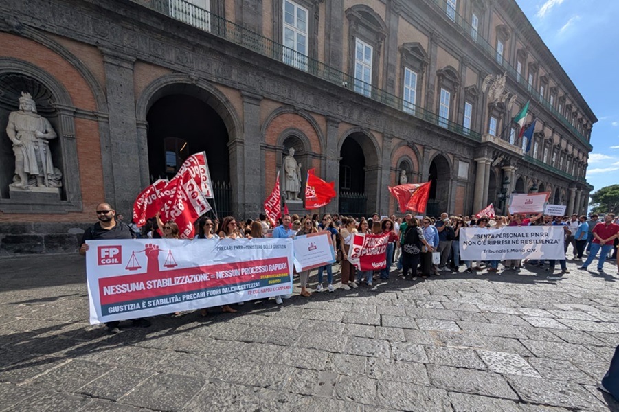 video precari giustizia pnrr sciopero e presidio anti tagli a napoli siamo 1600 in campania