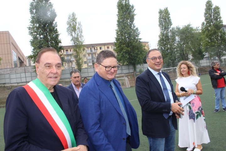 Stamani la prima campanella, Mastella porge gli auguri agli studenti e si dice fiducioso sull’edilizia scolastica Stamani la prima campanella, Mastella porge gli auguri agli studenti e si dice fiducioso sull’edilizia scolastica