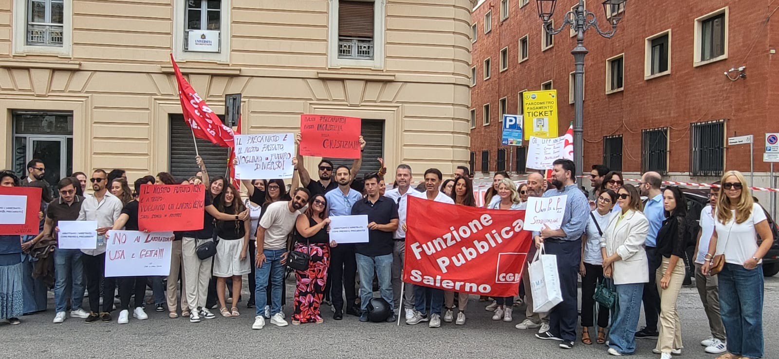Precari della Giustizia, presidio in Prefettura a Salerno