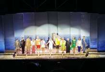 Città Spettacolo chiude con Salemme: il voto a Sant’Anna che fa ridere e riflettere sulla natura umana