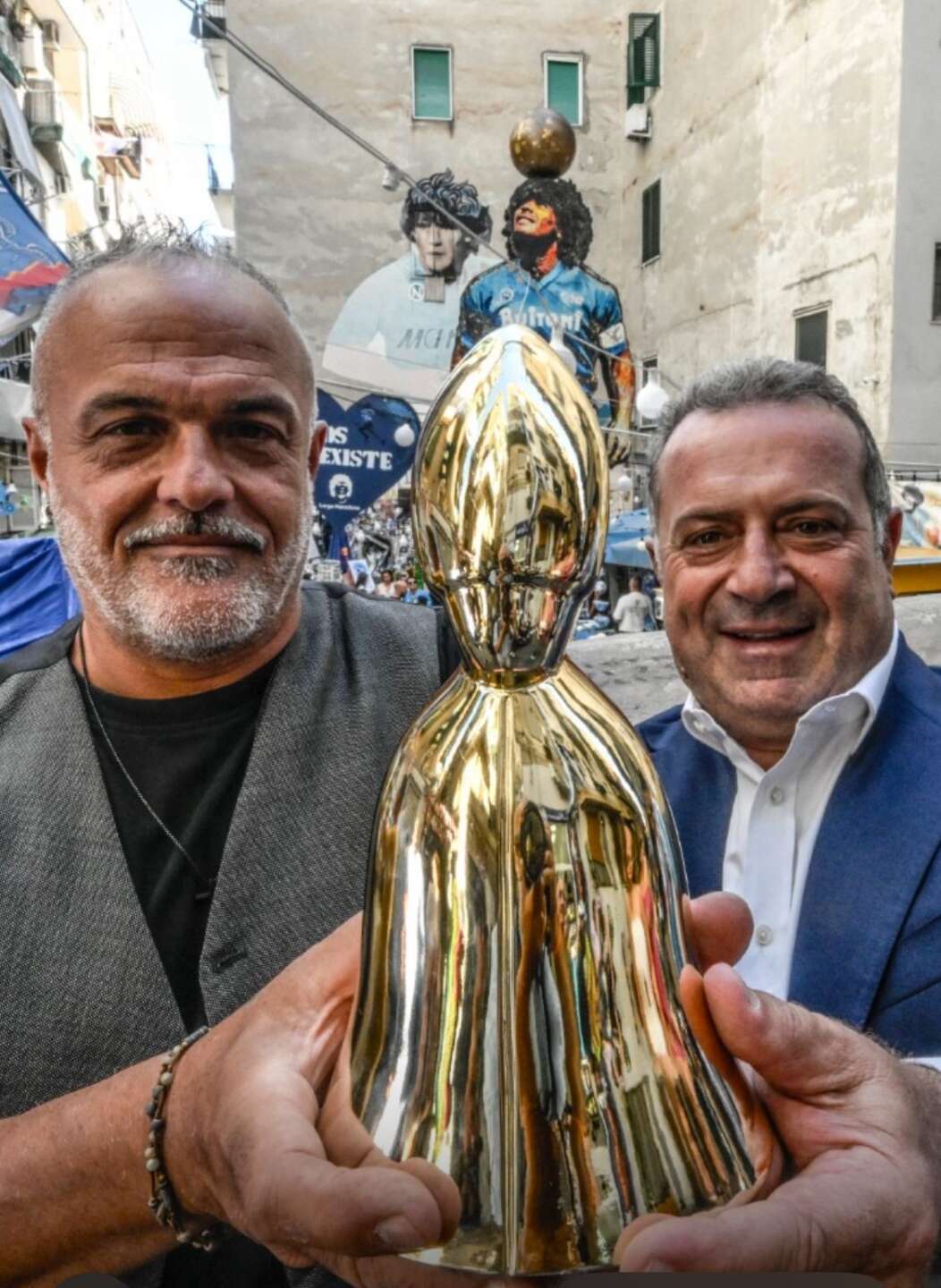 San Gennaro d’oro, a Natale la nuova statua del patrono in piazza Maradona