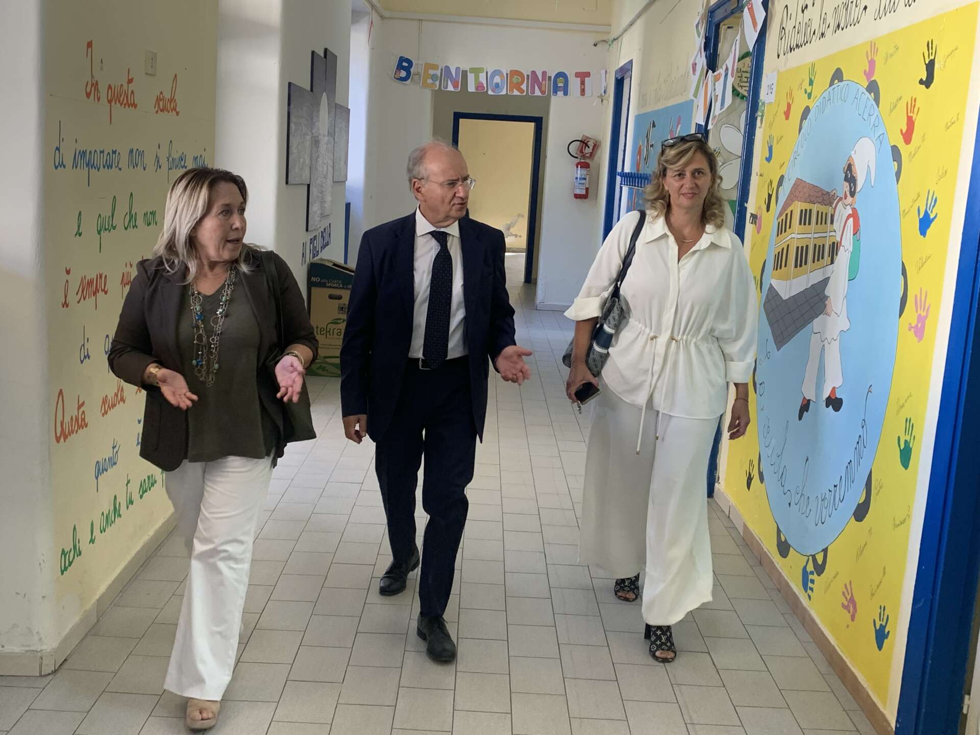 suona la campanella sindaco e assessore in visita nelle scuole lavorare uniti per elevare la qualit224 educativa