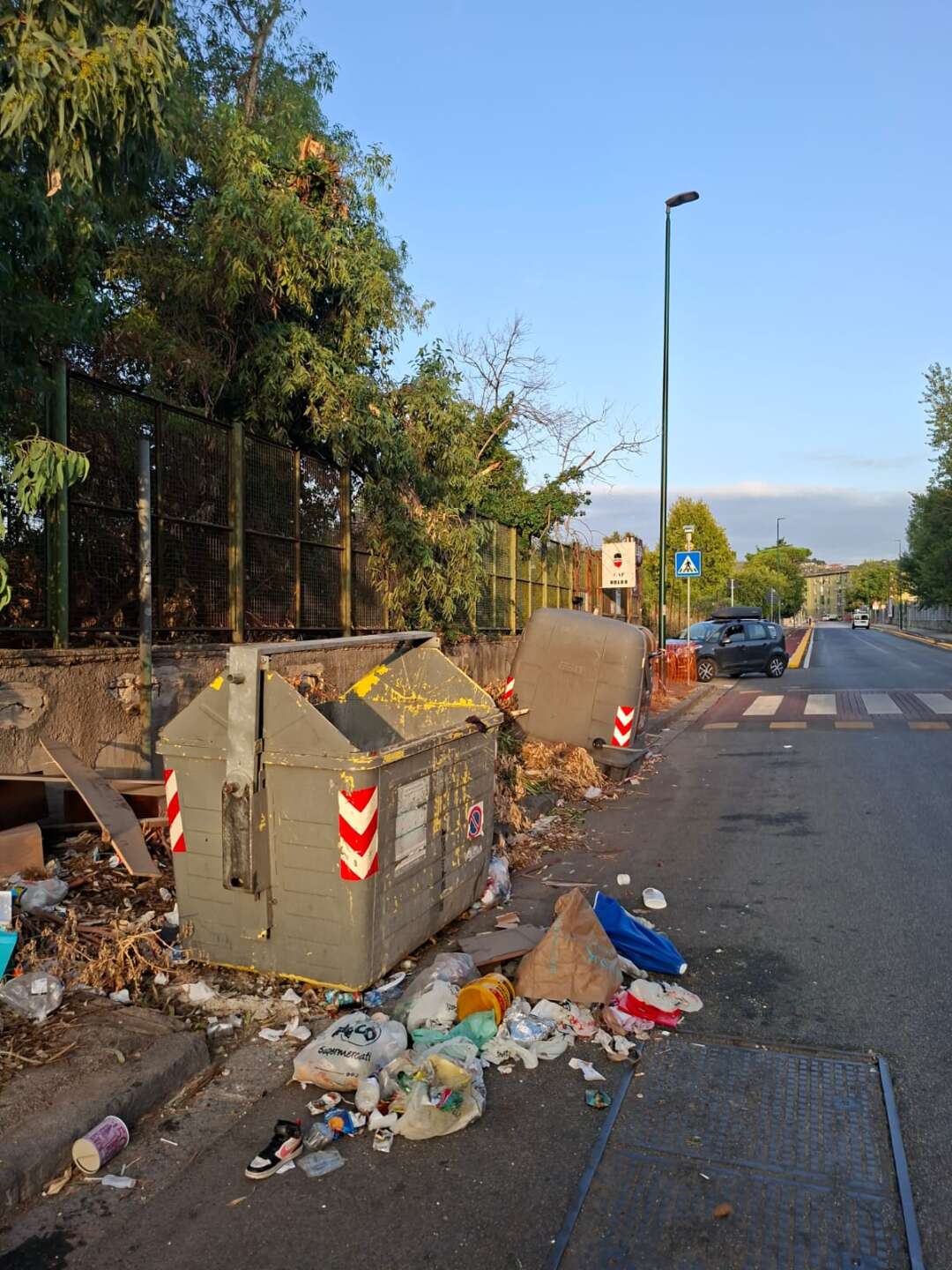 Soccavo e Pianura, ira dei residenti per i rifiuti in strada: “Anche roghi tossici” Soccavo e Pianura, ira dei residenti per i rifiuti in strada: “Anche roghi tossici”
