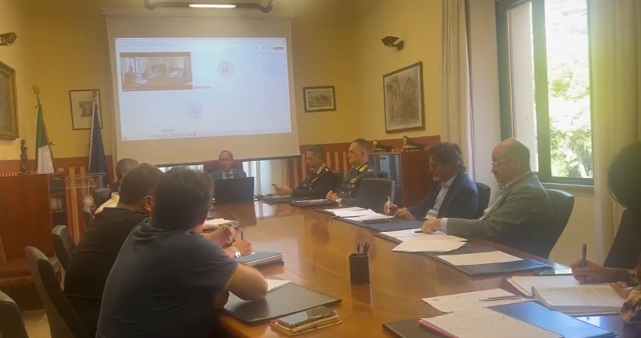 Sicurezza sui bus, vertice in Prefettura: appello alle forze dell’ordine Sicurezza sui bus, vertice in Prefettura: appello alle forze dell’ordine