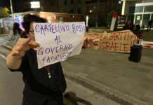 FOTO/ ’Cartellino rosso al governo fascista’: anche Benevento scende in piazza contro Italia–Israele