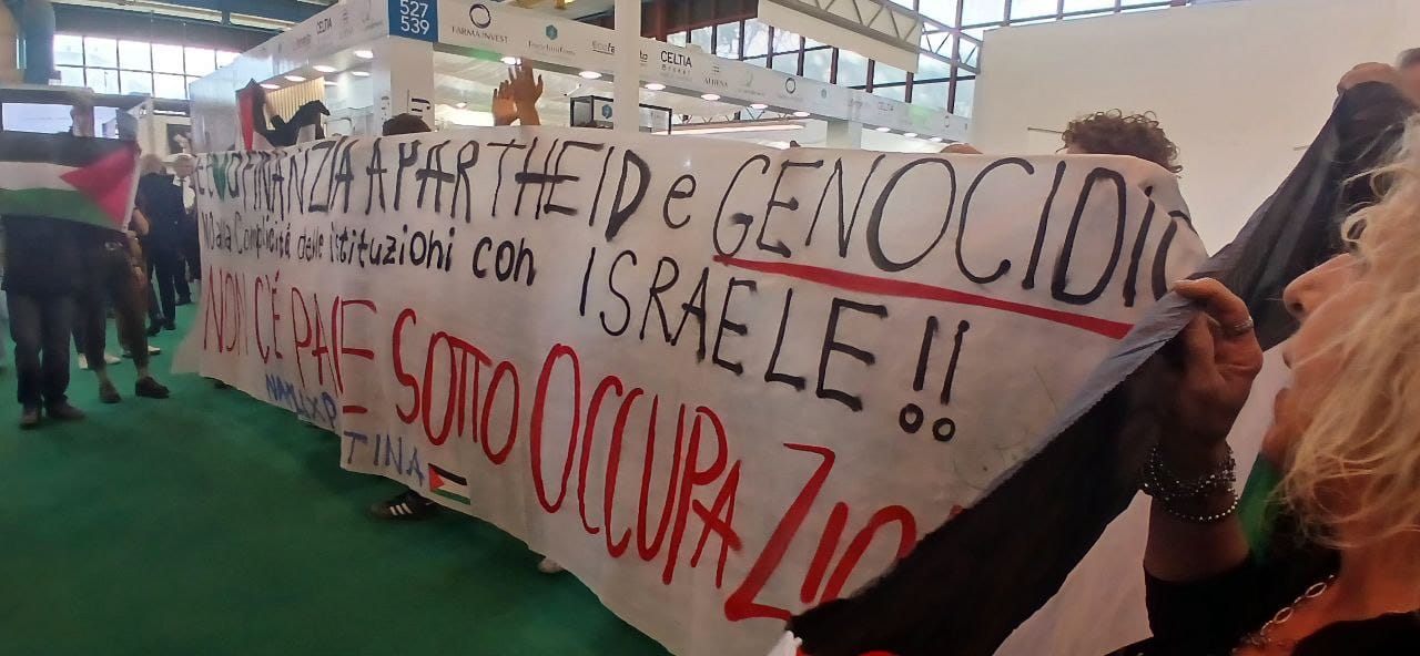 FOTO/ Mostra d’Oltremare, protesta proPal contro lo stand di un’azienda israeliana FOTO/ Mostra d’Oltremare, protesta proPal contro lo stand di un’azienda israeliana