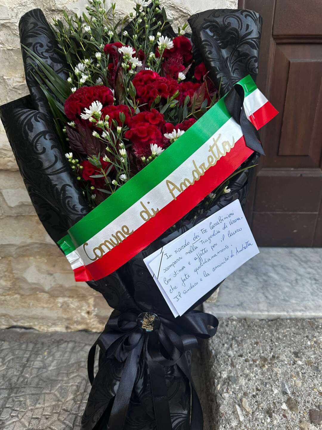 Dall’Irpinia un abbraccio ai Carabinieri dopo la tragedia di Verona Dall’Irpinia un abbraccio ai Carabinieri dopo la tragedia di Verona