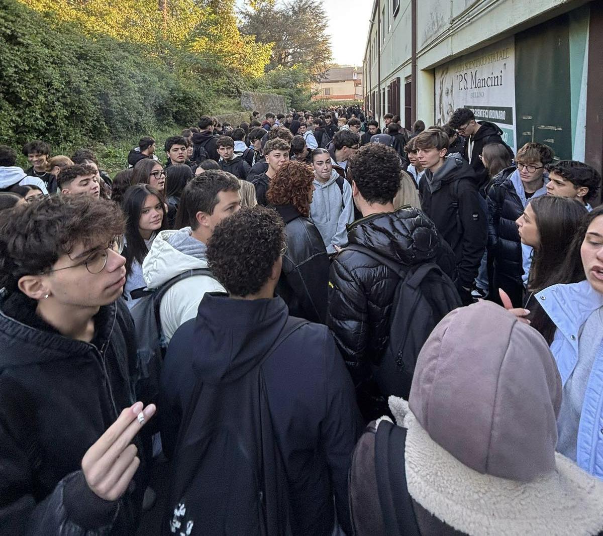 Liceo Mancini, torna la protesta degli studenti della succursale Liceo Mancini, torna la protesta degli studenti della succursale