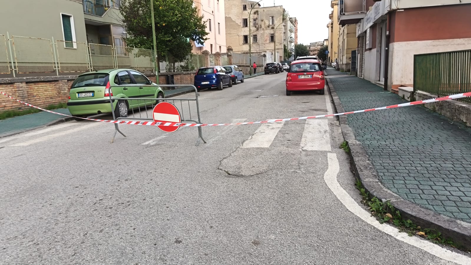 FOTO/ Stabile pericolante in via Adua: intervengono vigili del fuoco e Polizia Municipale FOTO/ Stabile pericolante in via Adua: intervengono vigili del fuoco e Polizia Municipale