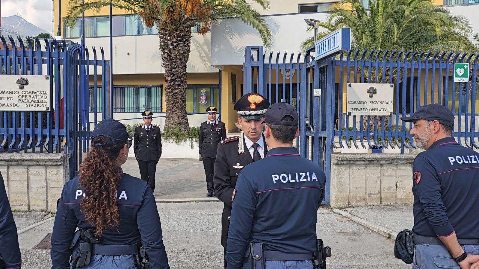 Fiori e silenzio davanti alle Caserme: l’Irpinia ricorda i Carabinieri di Castel d’Azzano