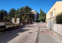 Scuola “Nicola Sala”, iniziate le operazioni preliminari all’abbattimento: nuova viabilità in zona