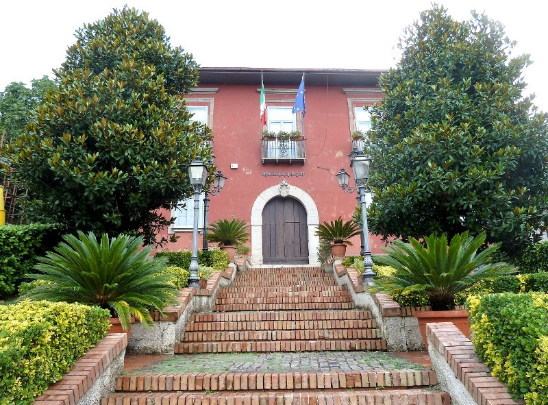 Santo Stefano del Sole, il Municipio chiude per motivi di sicurezza Santo Stefano del Sole, il Municipio chiude per motivi di sicurezza