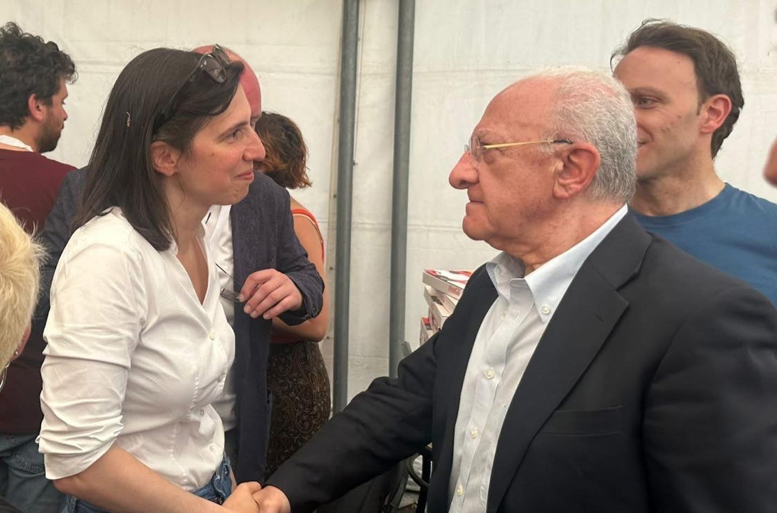 De Luca – Schlein, scoppia la pace in vista delle Elezioni Regionali De Luca – Schlein, scoppia la pace in vista delle Elezioni Regionali