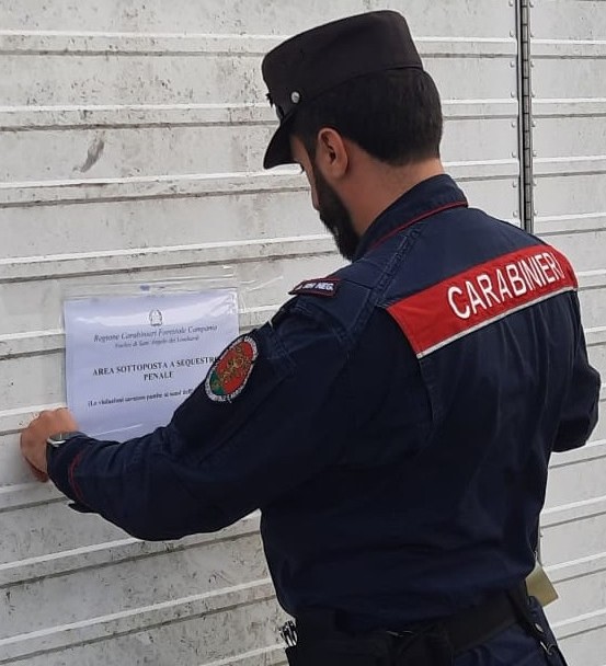 Rifiuti speciali abbandonati: doppio sequestro dei Carabinieri Forestali Rifiuti speciali abbandonati: doppio sequestro dei Carabinieri Forestali
