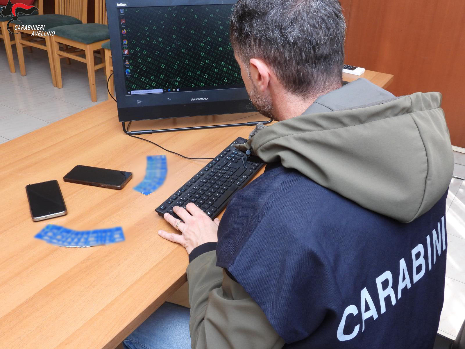 Vendita di SIM fittizie sul web, blitz dei Carabinieri di Avellino Vendita di SIM fittizie sul web, blitz dei Carabinieri di Avellino