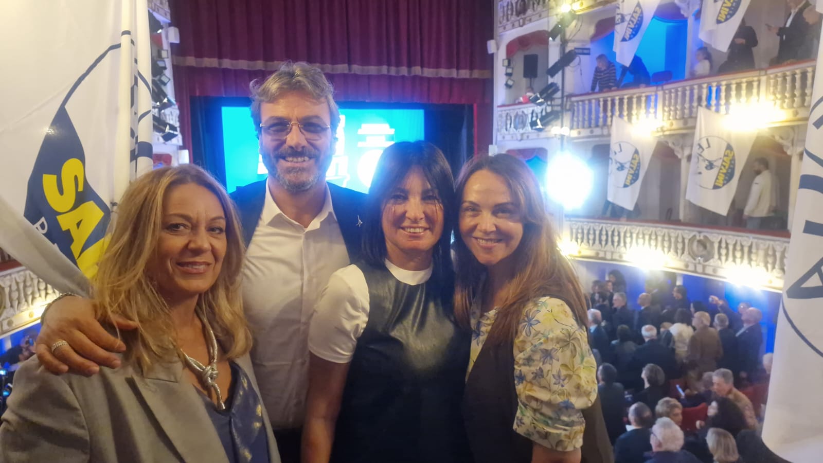 Lega Irpinia presente all’apertura della campagna elettorale con Salvini Lega Irpinia presente all’apertura della campagna elettorale con Salvini
