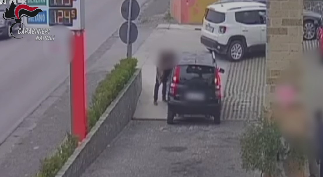 Aggredisce la ex, titolare impianto benzina la salva: arrestato Aggredisce la ex, titolare impianto benzina la salva: arrestato