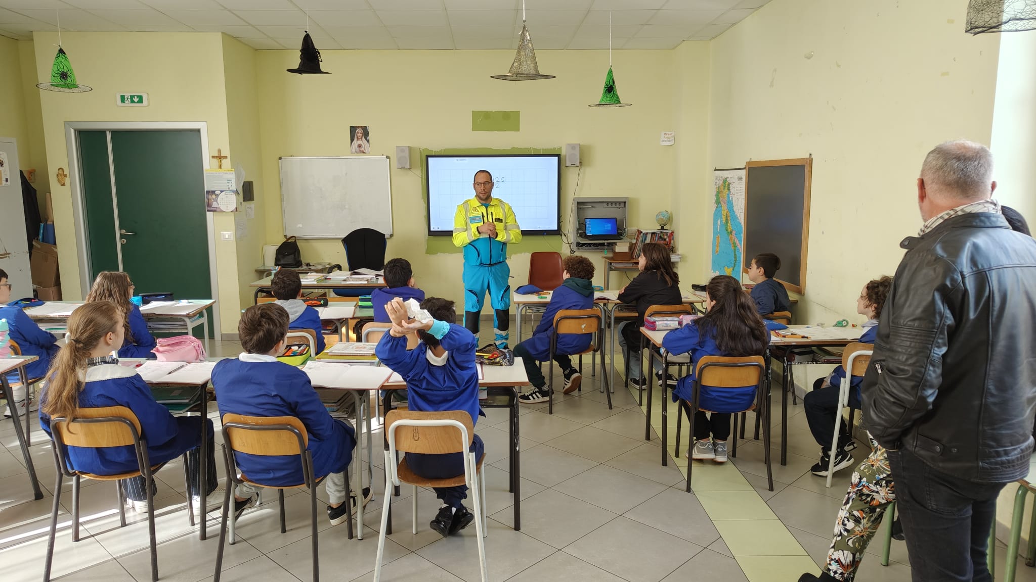 foto la misericordia mercogliano a lezione di sicurezza a scuola da Anteprima24.it foto la misericordia mercogliano a lezione di sicurezza a scuola