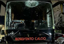 Assalto al pullman del Benevento, cinque tifosi a giudizio: ascoltati i testimoni dell’accusa