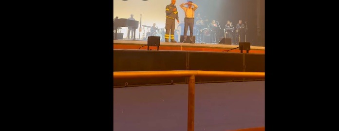 VIDEO/ Scossa, evacuato il Gesualdo durante il concerto di Ranieri VIDEO/ Scossa, evacuato il Gesualdo durante il concerto di Ranieri