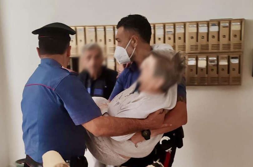 Incendio in appartamento: anziana messa in salvo dai Carabinieri