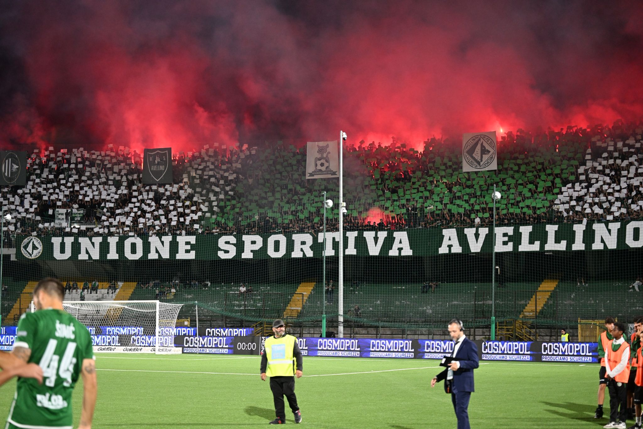 “Il calcio è della gente”: la Curva Sud Avellino contro il caro biglietti “Il calcio è della gente”: la Curva Sud Avellino contro il caro biglietti