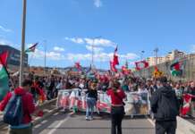 Manifestanti al porto a Napoli, superato il blocco delle forze di polizia