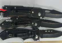 Tre minorenni con coltelli a scuola: la dirigente chiama i carabinieri