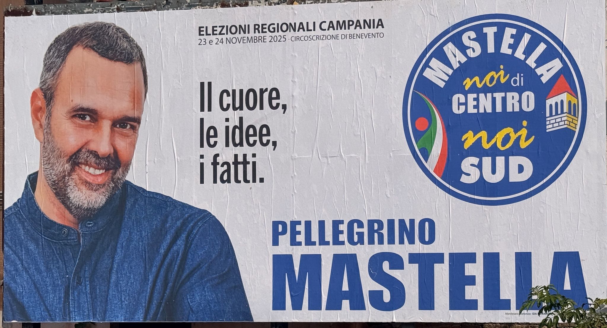 Scontro social Mastella Martusciello, ma scompare Fico dai manifesti: svolta a destra? Scontro social Mastella Martusciello, ma scompare Fico dai manifesti: svolta a destra?