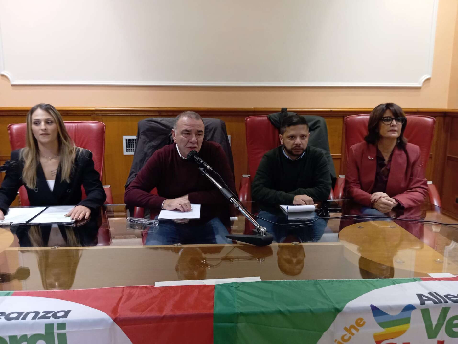 Regione, i candidati irpini AVS: “Basta uomini solo al comando” Regione, i candidati irpini AVS: “Basta uomini solo al comando”