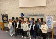FOT0- Donazione ai piccoli degenti del Moscati con l'”Interact Club”