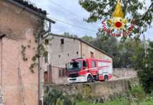 Incendio in un appartamento nel Salernitano: vigili del fuoco sul posto
