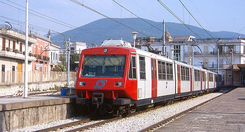 Linea di Baiano, Eav comunica ma non chiarisce: la rabbia dei pendolari