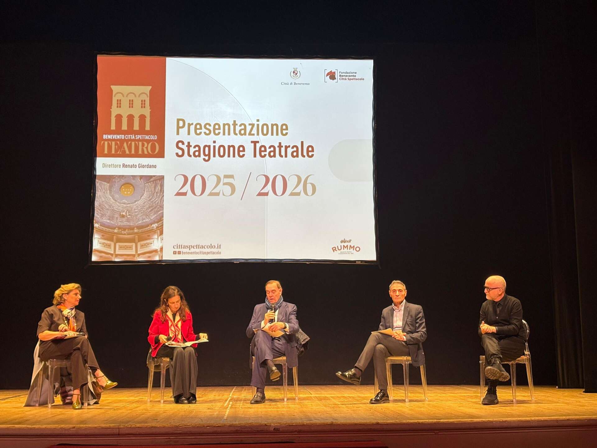 BCS Teatro: apre Gleijeses, chiude Iacchetti. In scena anche Montesano, Izzo e De Giovanni